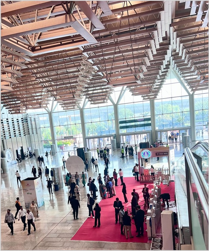 Combined APAO-AIOS Meeting Draws 12,500 to New Convention Center in India